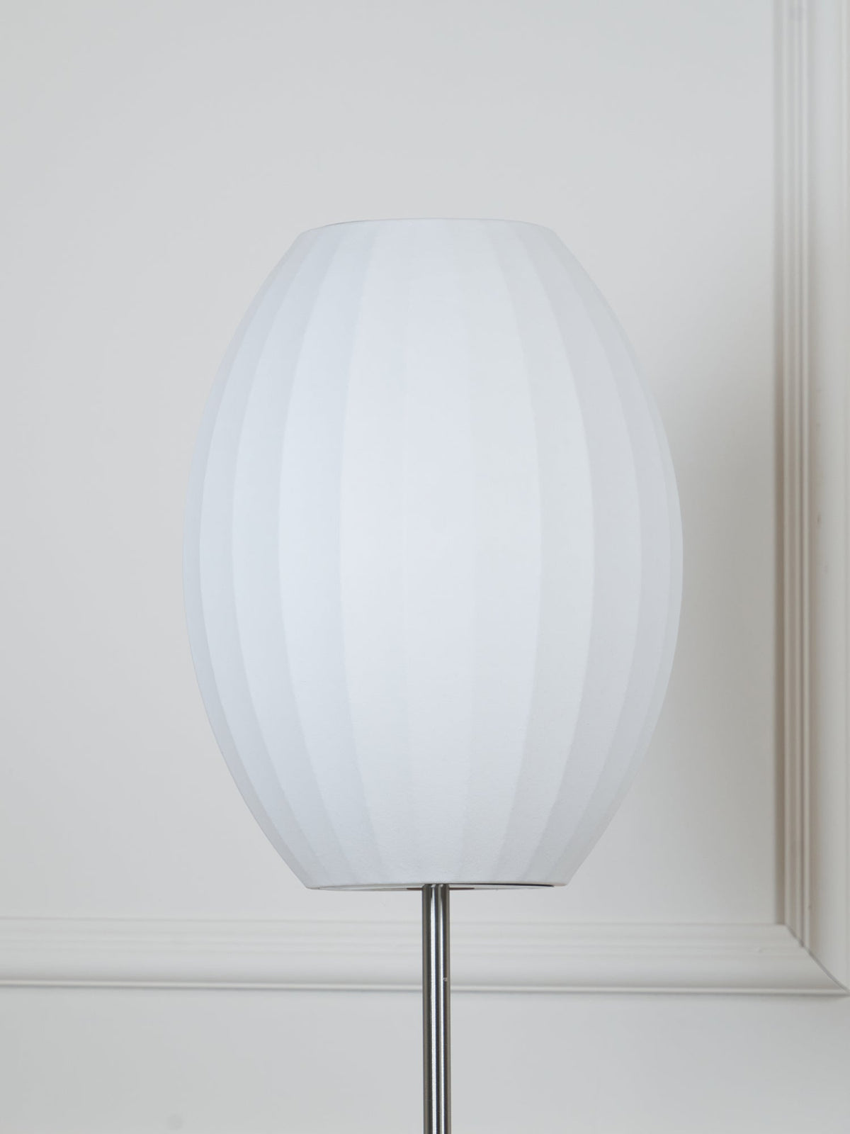 Bexno minimalistyczna lampa stojąca