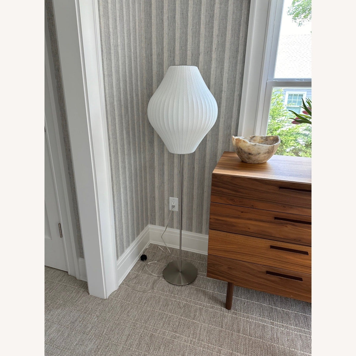 Bexno minimalistyczna lampa stojąca