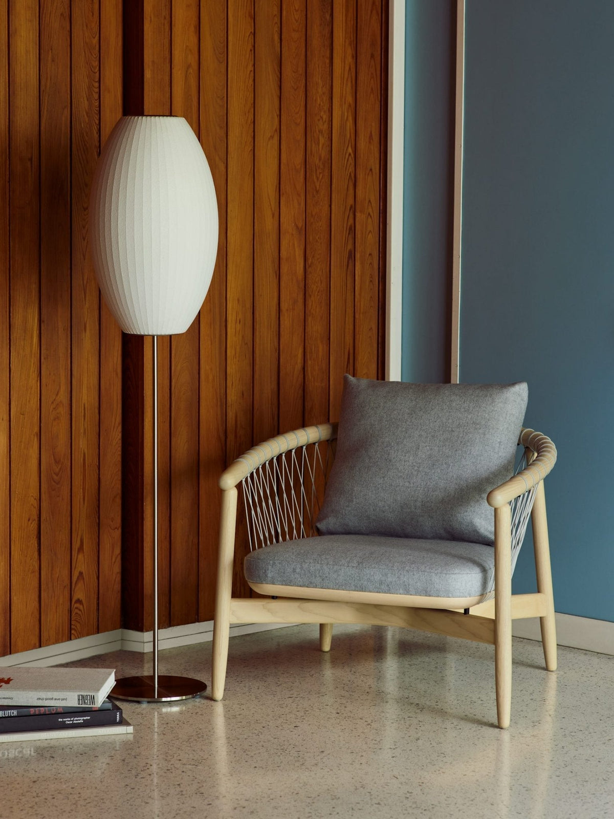 Bexno minimalistyczna lampa stojąca