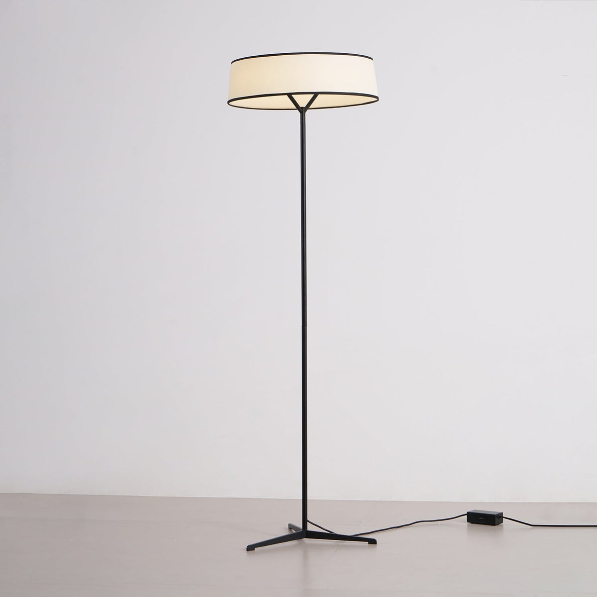 Zemaryre nowoczesna lampa stojąca