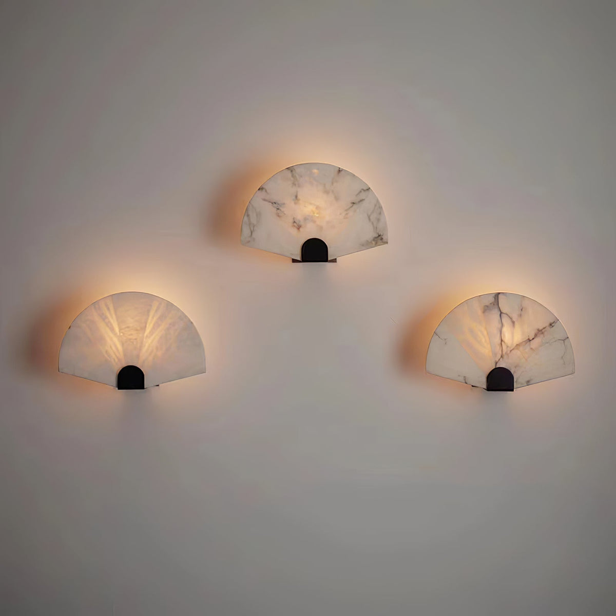 Nivelella minimalistyczny kinkiet ze szkła alabastrowego