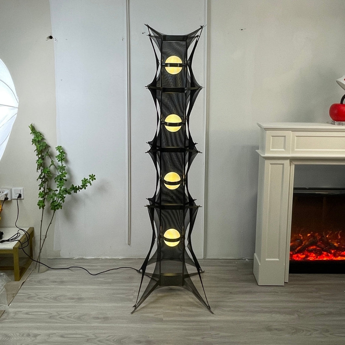Miroia nowoczesna lampa stojąca