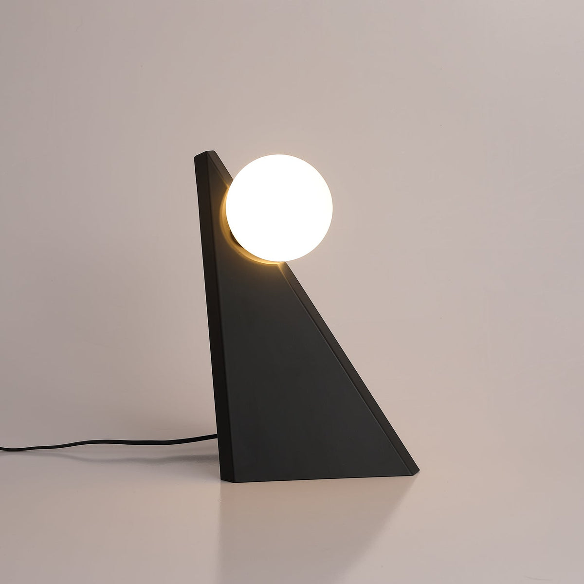 Nixie geometryczna lampa stołowa ze szkła