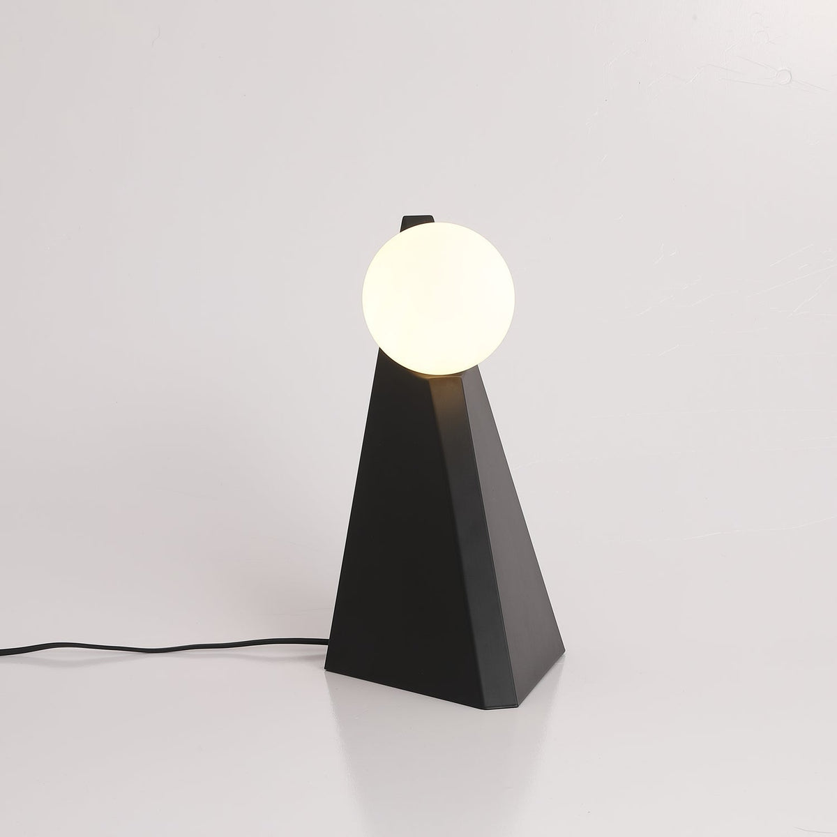 Nixie geometryczna lampa stołowa ze szkła