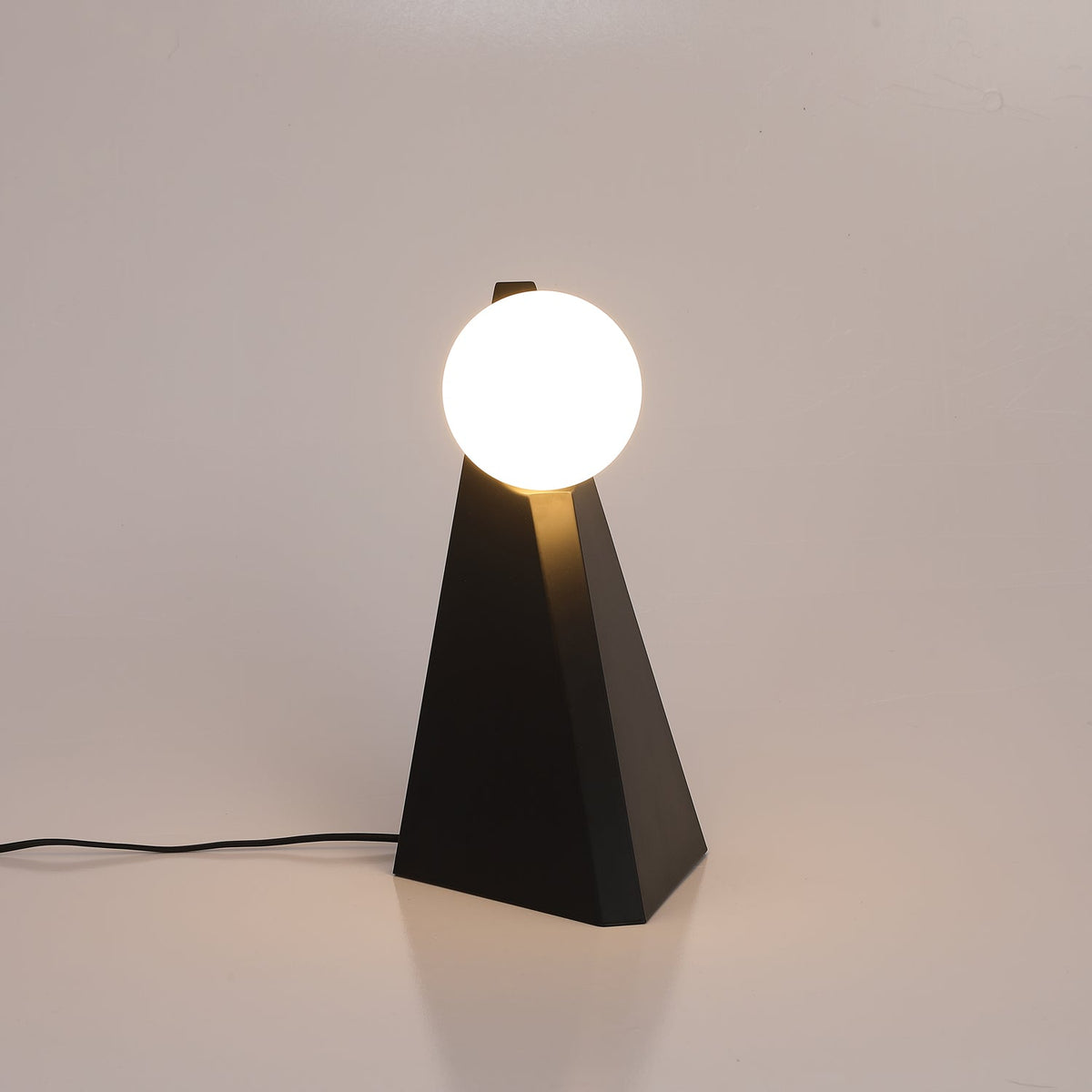 Nixie geometryczna lampa stołowa ze szkła