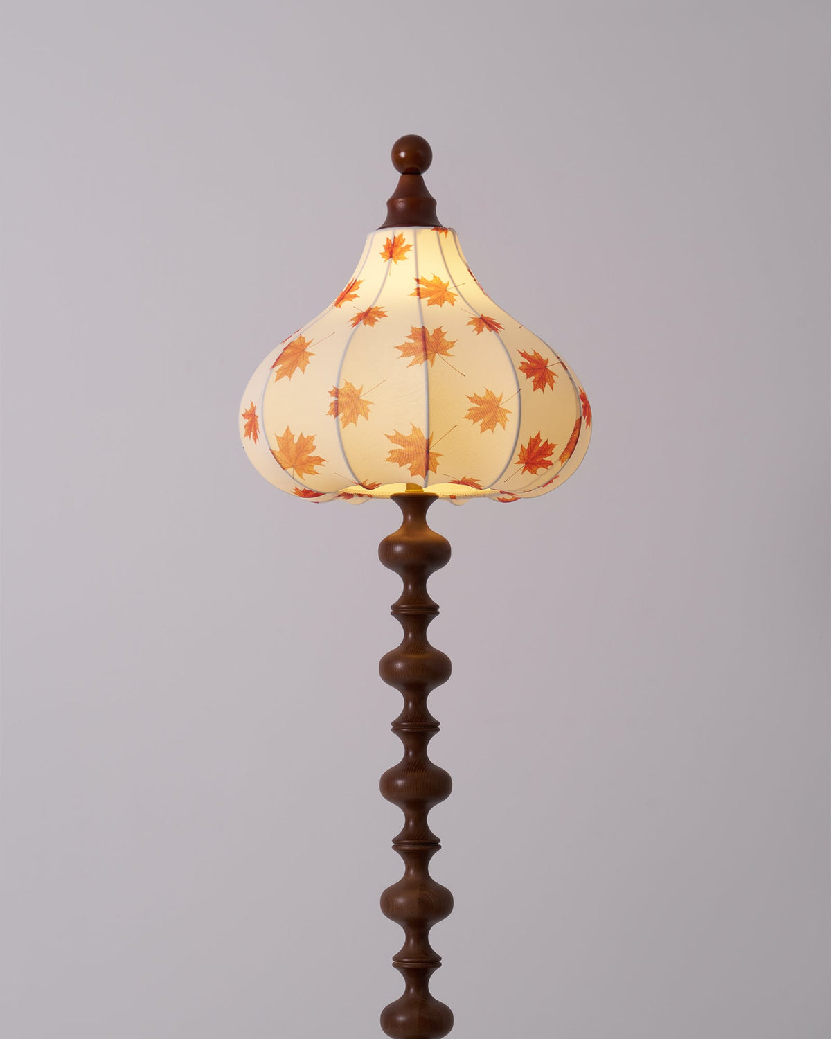 Qrathen drewniana lampa stojąca z płótna w stylu retro
