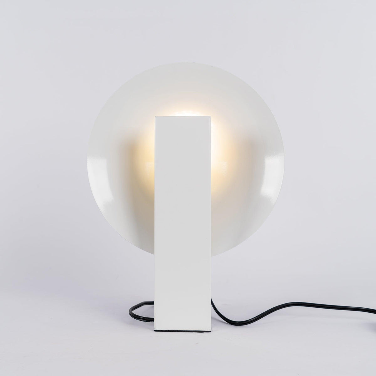 Cis minimalistyczna lampa stołowa