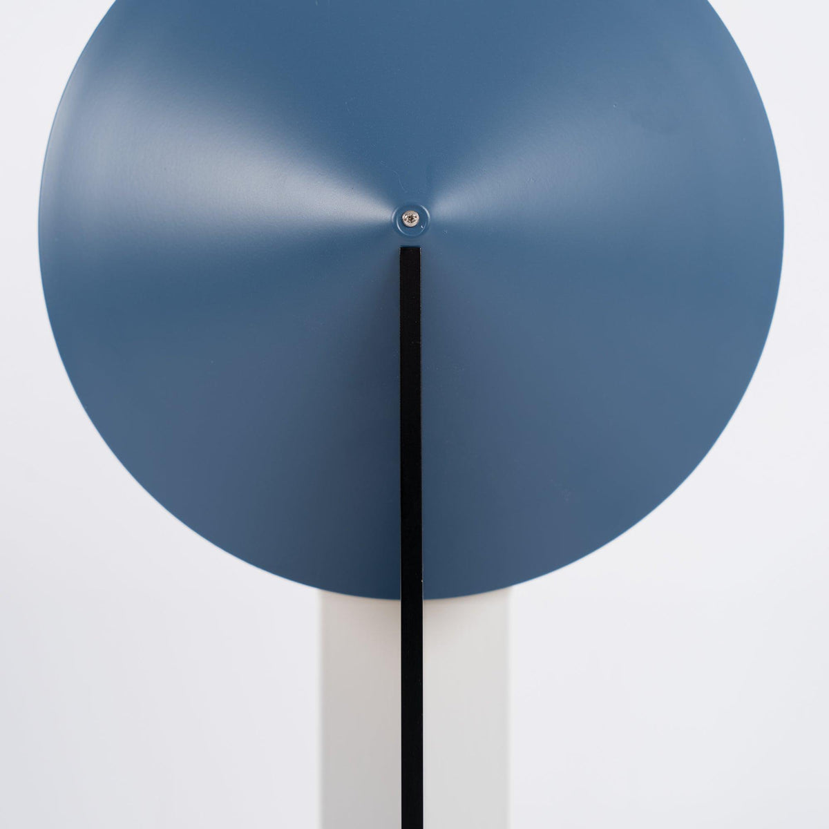 Cis minimalistyczna lampa stołowa