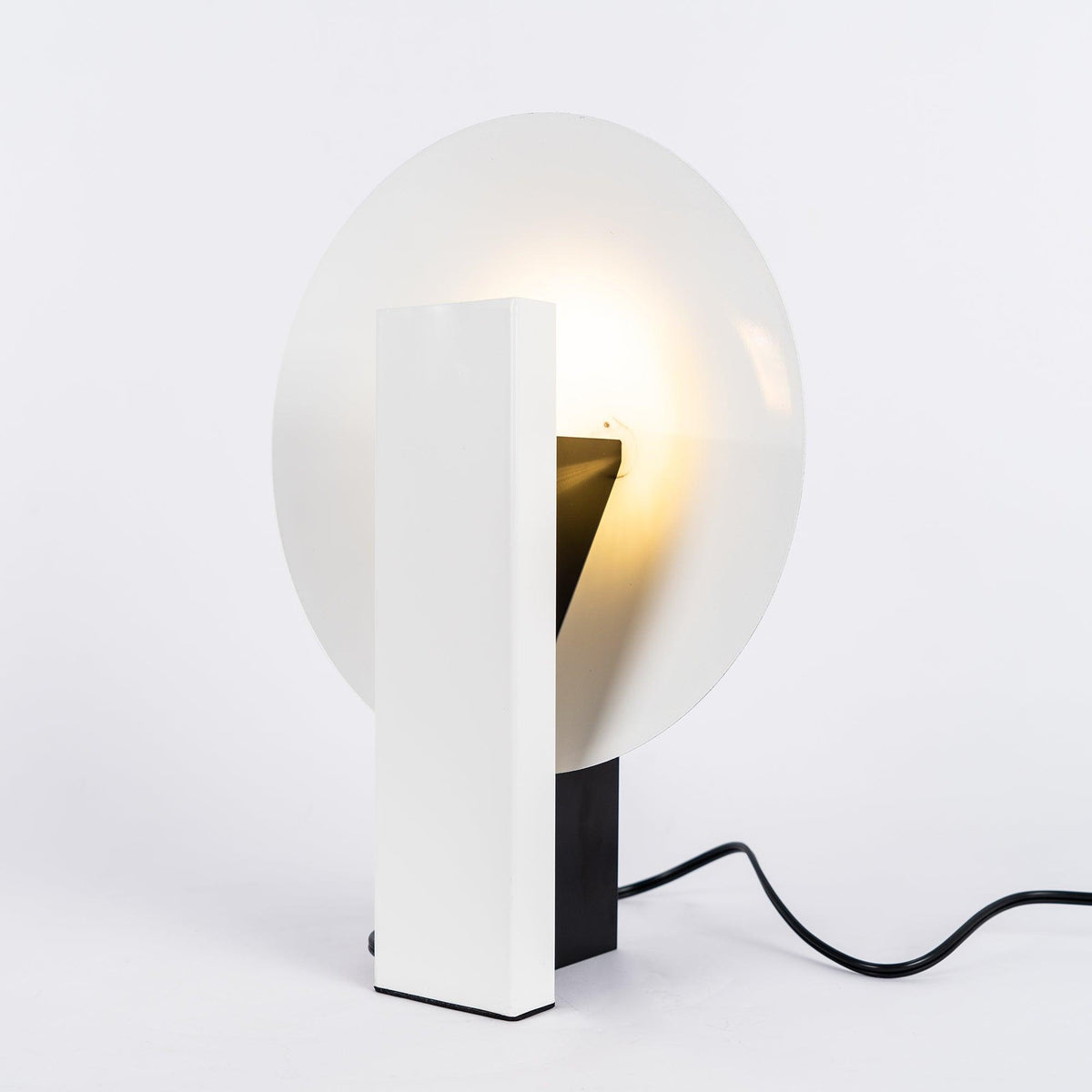 Cis minimalistyczna lampa stołowa