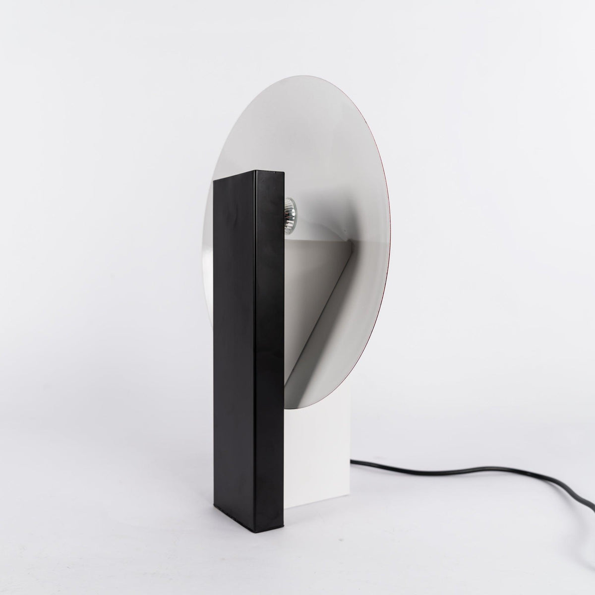 Cis minimalistyczna lampa stołowa