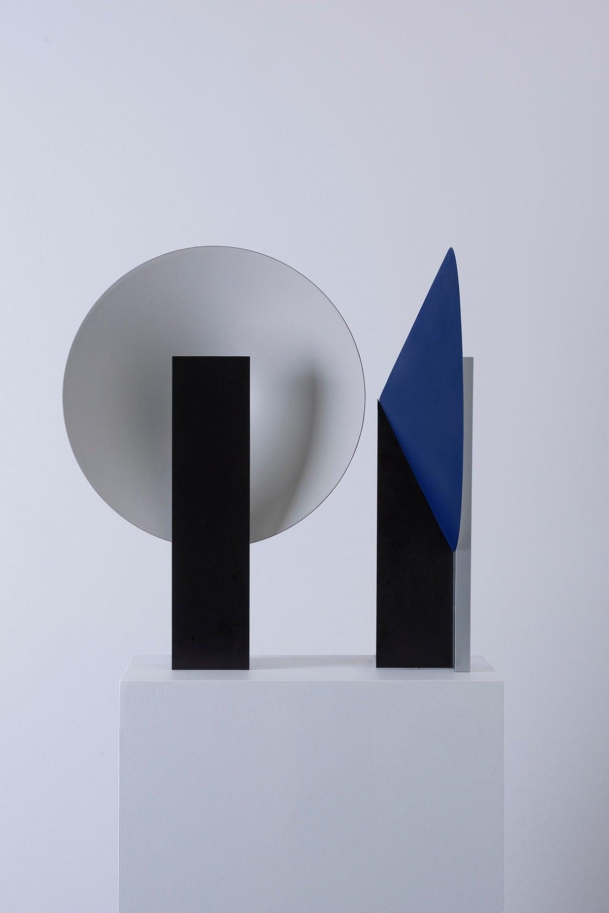 Cis minimalistyczna lampa stołowa