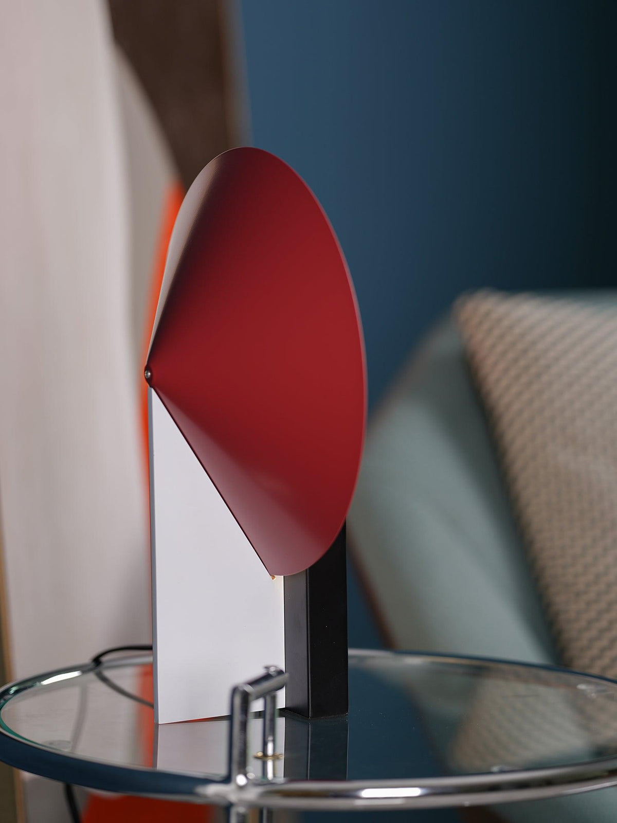 Cis minimalistyczna lampa stołowa