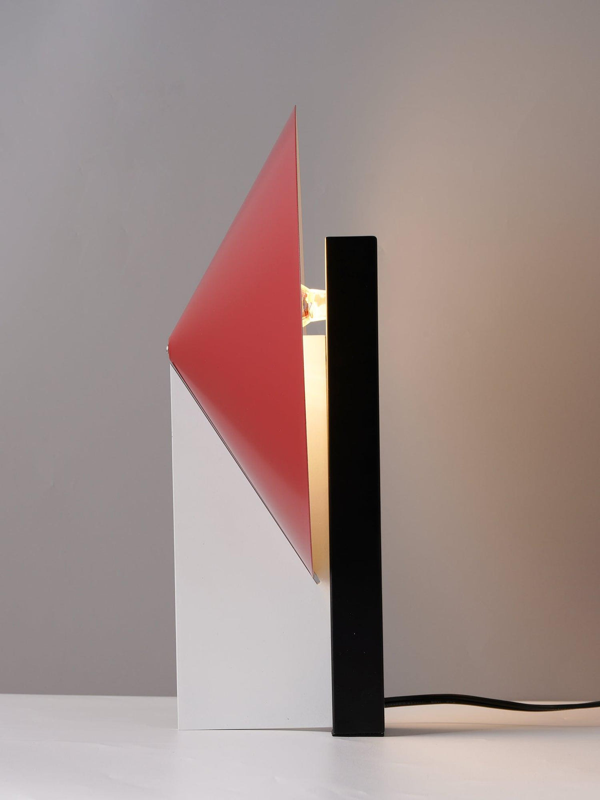 Cis minimalistyczna lampa stołowa