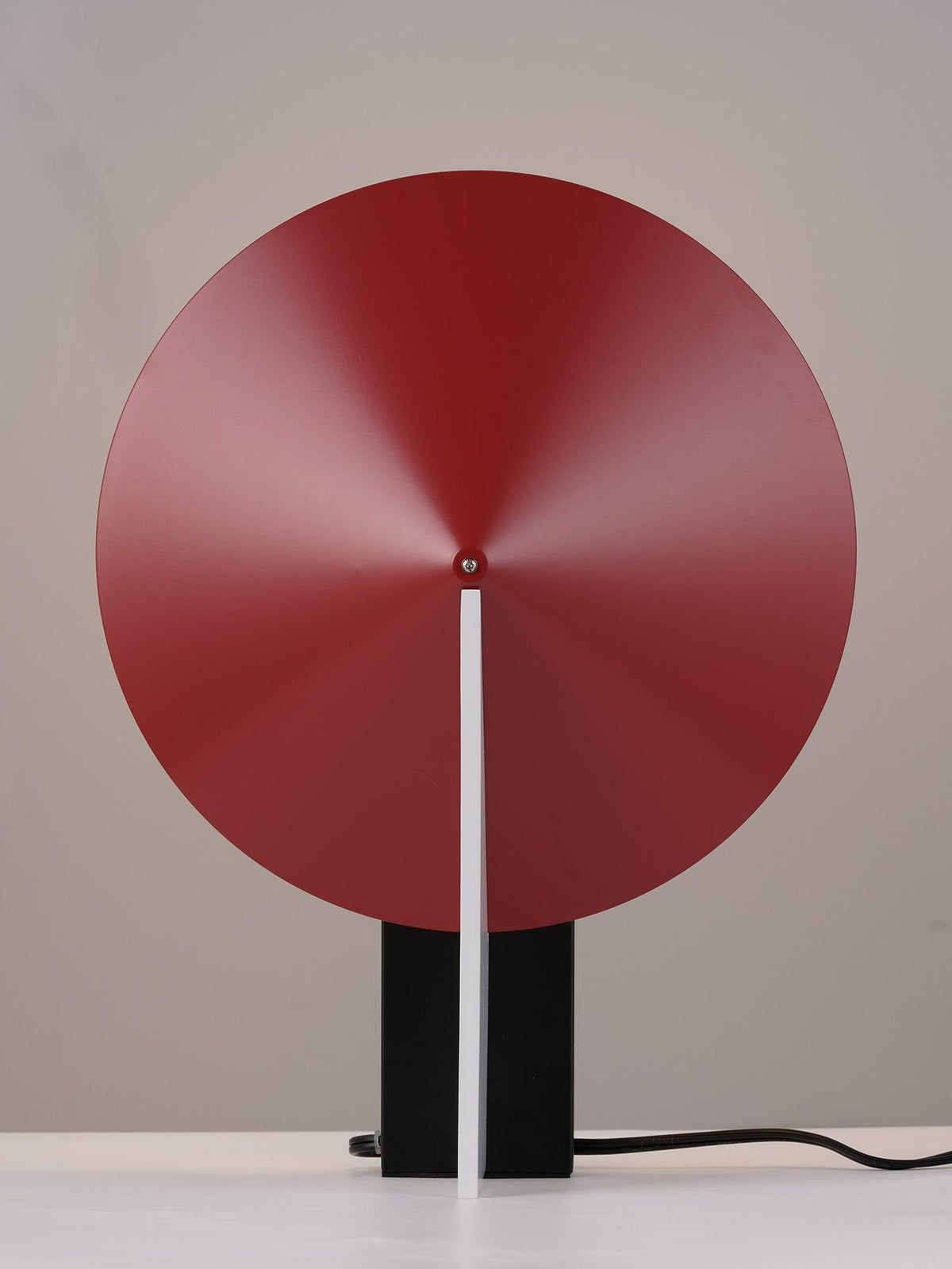 Cis minimalistyczna lampa stołowa