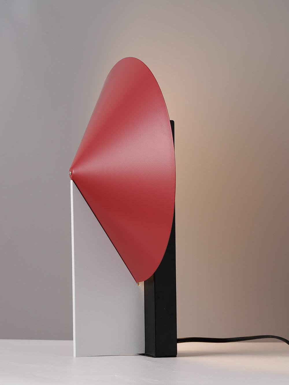 Cis minimalistyczna lampa stołowa
