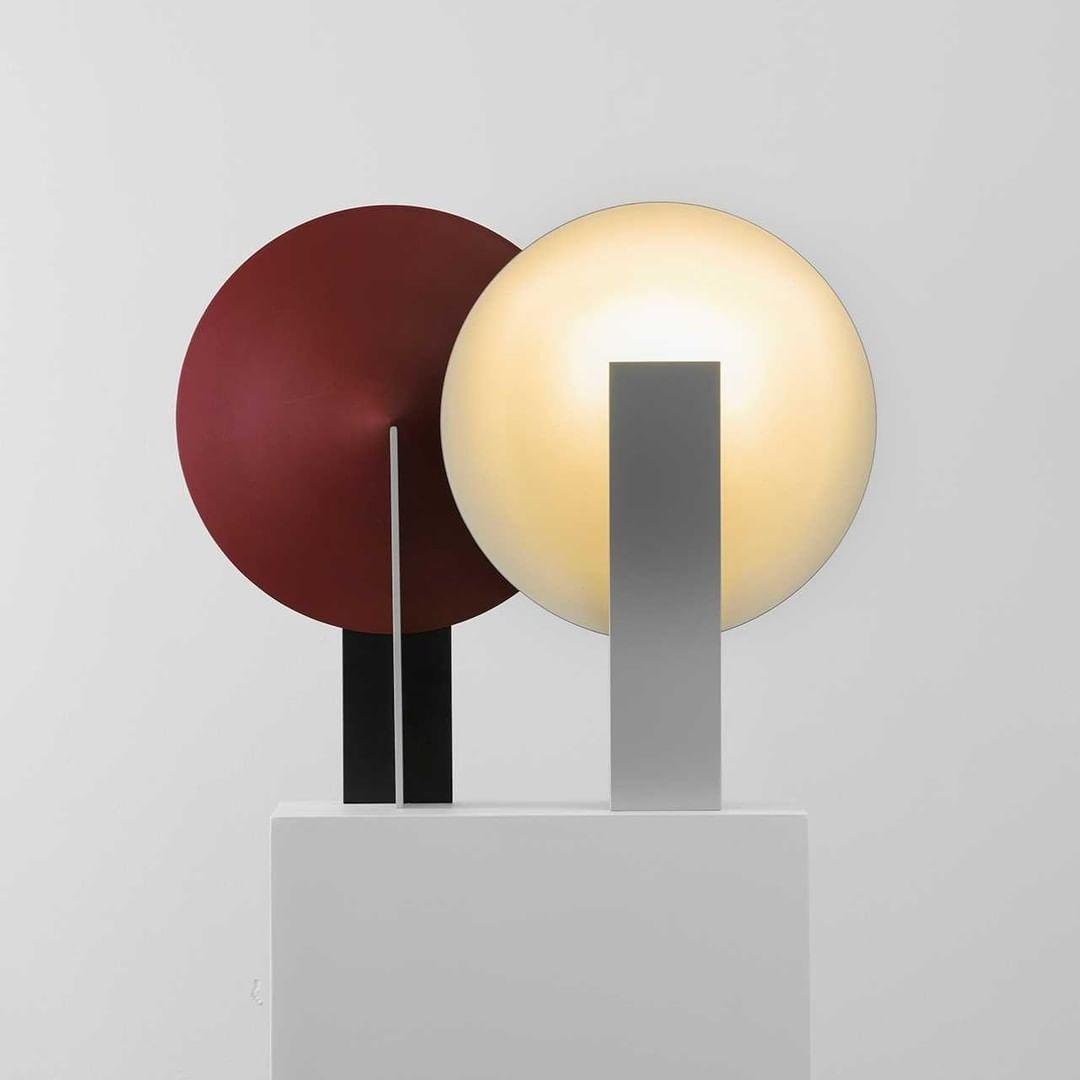 Cis minimalistyczna lampa stołowa