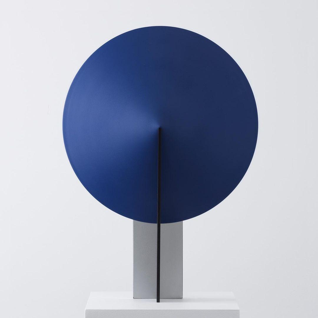 Cis minimalistyczna lampa stołowa