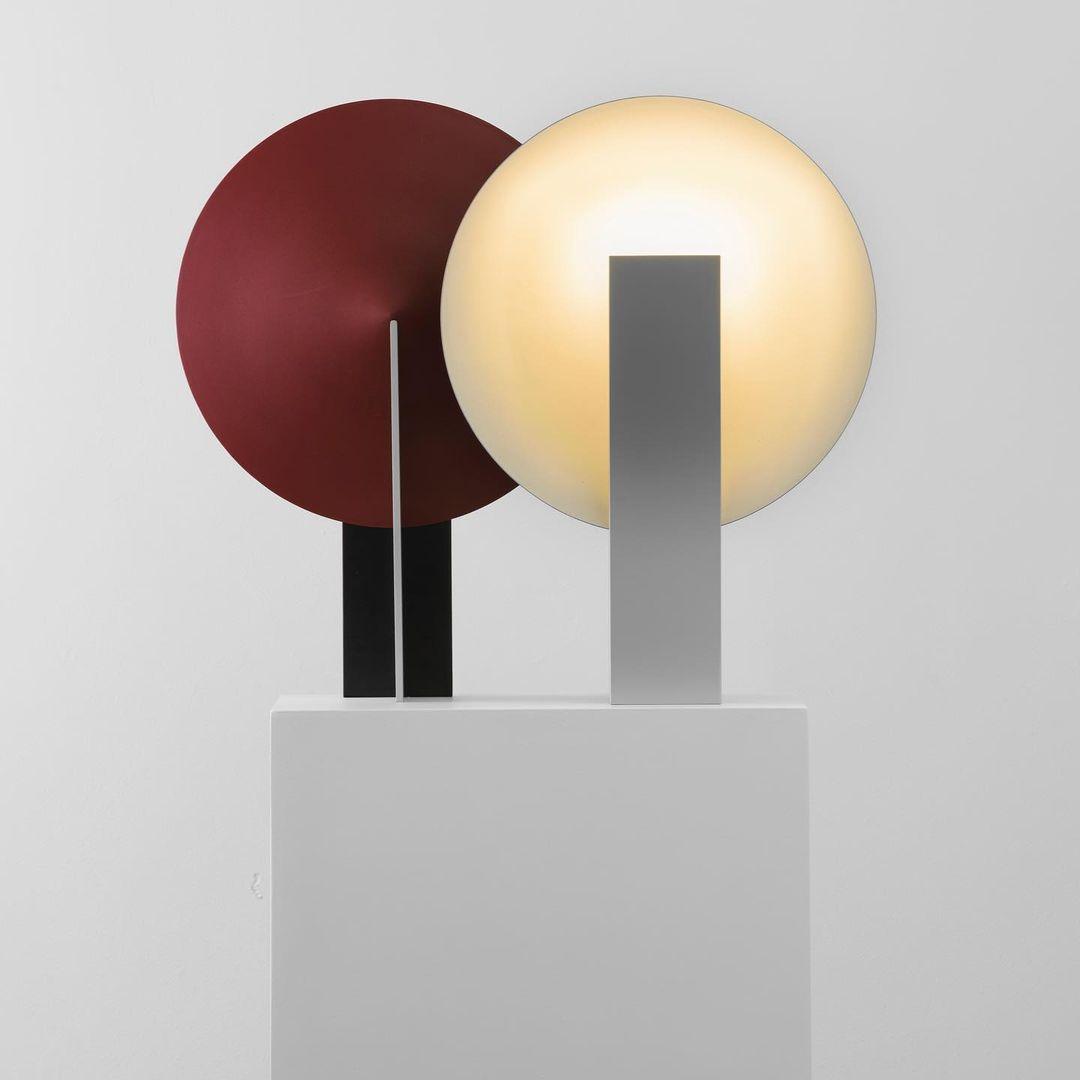 Cis minimalistyczna lampa stołowa