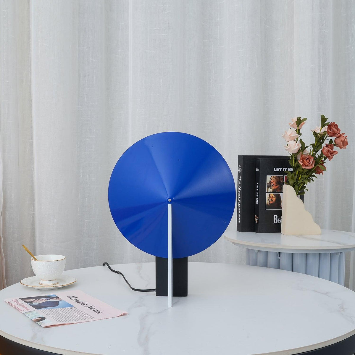 Cis minimalistyczna lampa stołowa