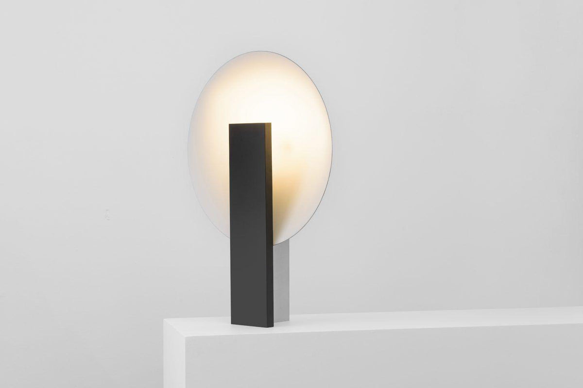 Cis minimalistyczna lampa stołowa