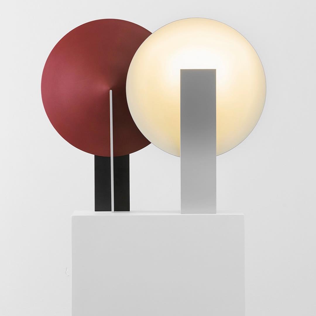 Cis minimalistyczna lampa stołowa