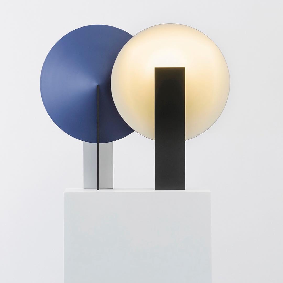 Cis minimalistyczna lampa stołowa