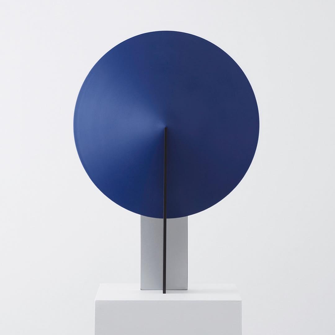 Cis minimalistyczna lampa stołowa