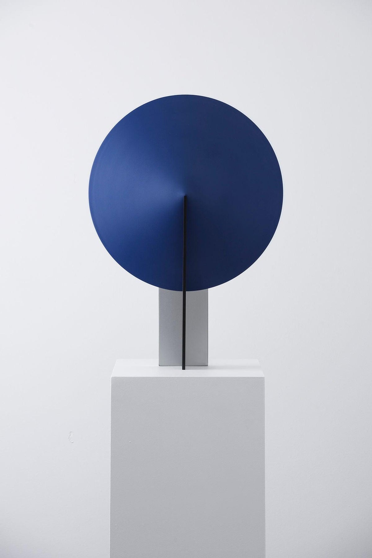 Cis minimalistyczna lampa stołowa