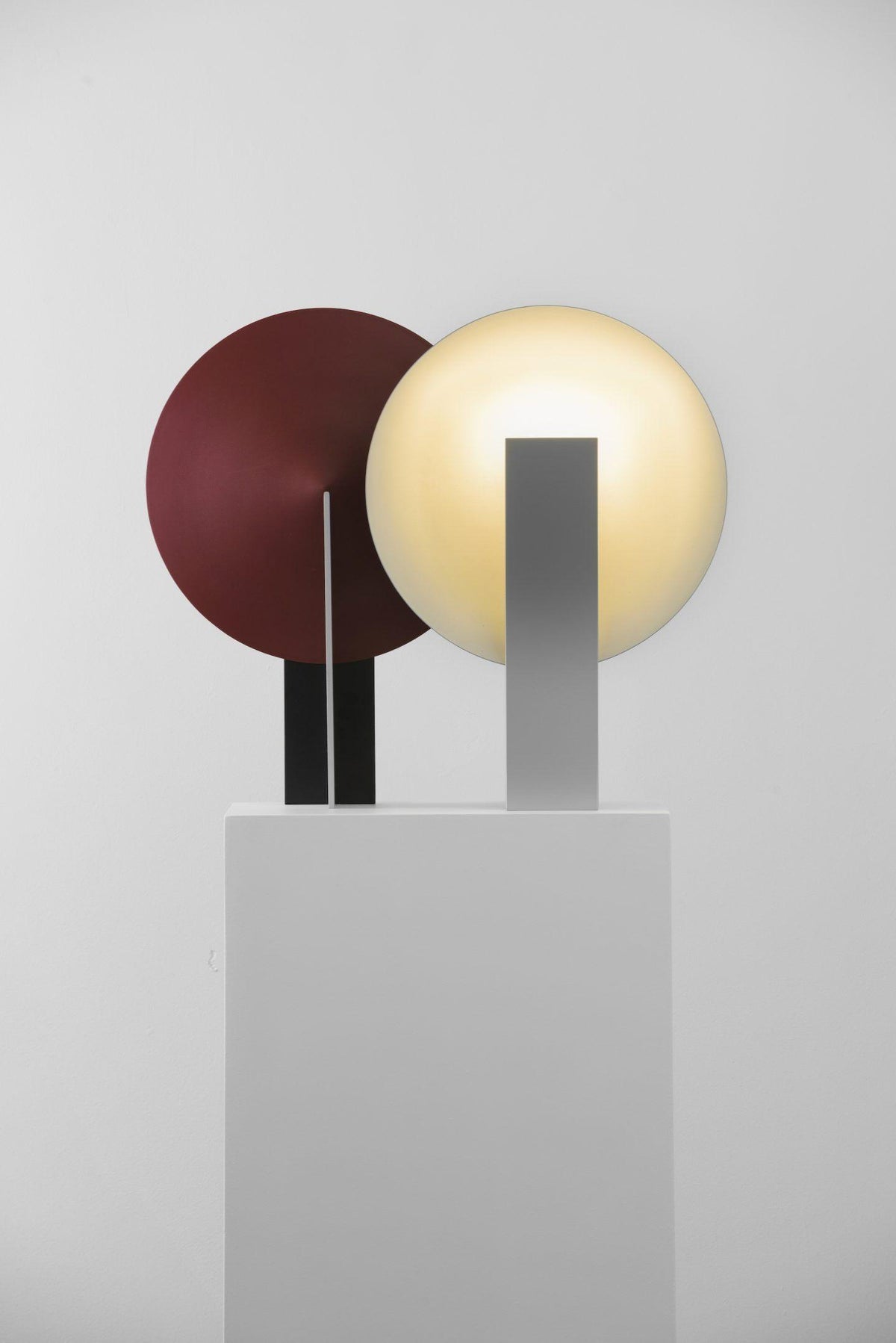 Cis minimalistyczna lampa stołowa