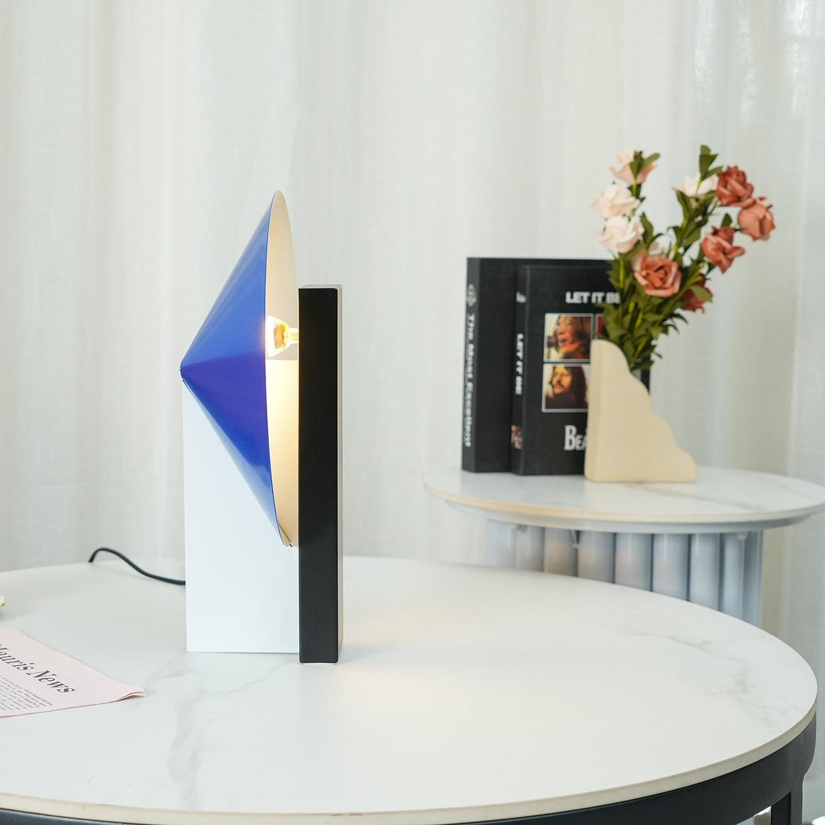 Cis minimalistyczna lampa stołowa