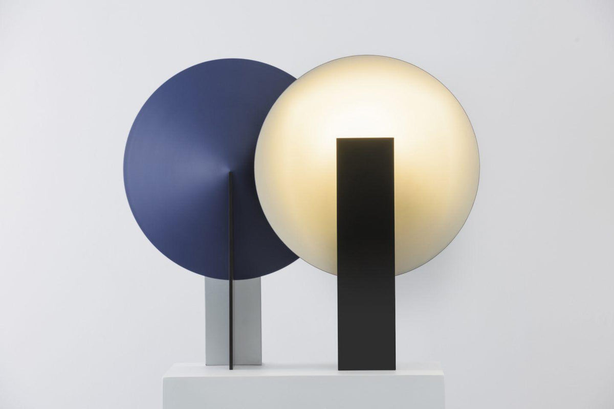 Cis minimalistyczna lampa stołowa