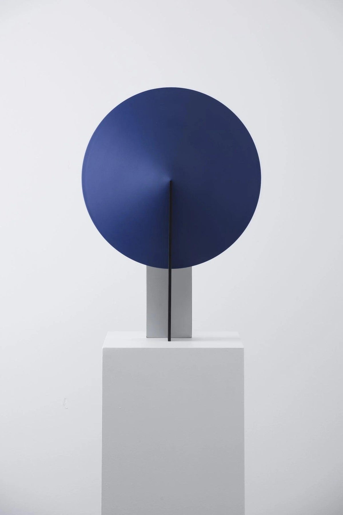 Cis minimalistyczna lampa stołowa