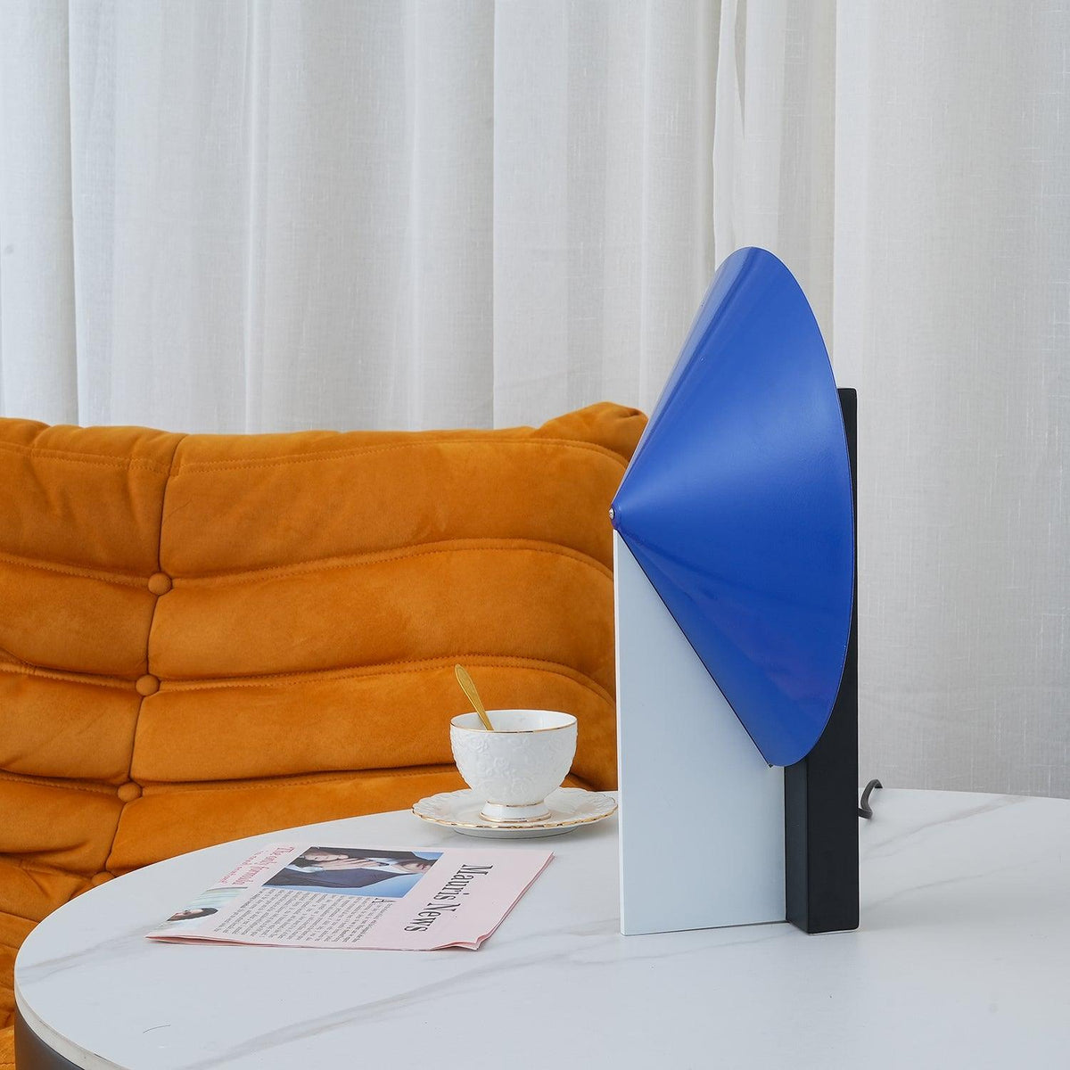 Cis minimalistyczna lampa stołowa