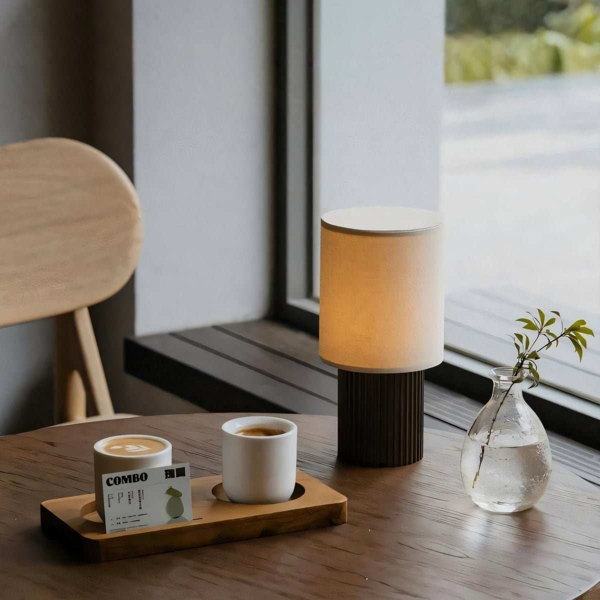 Lampa stołowa Ripples z drewna i płótna