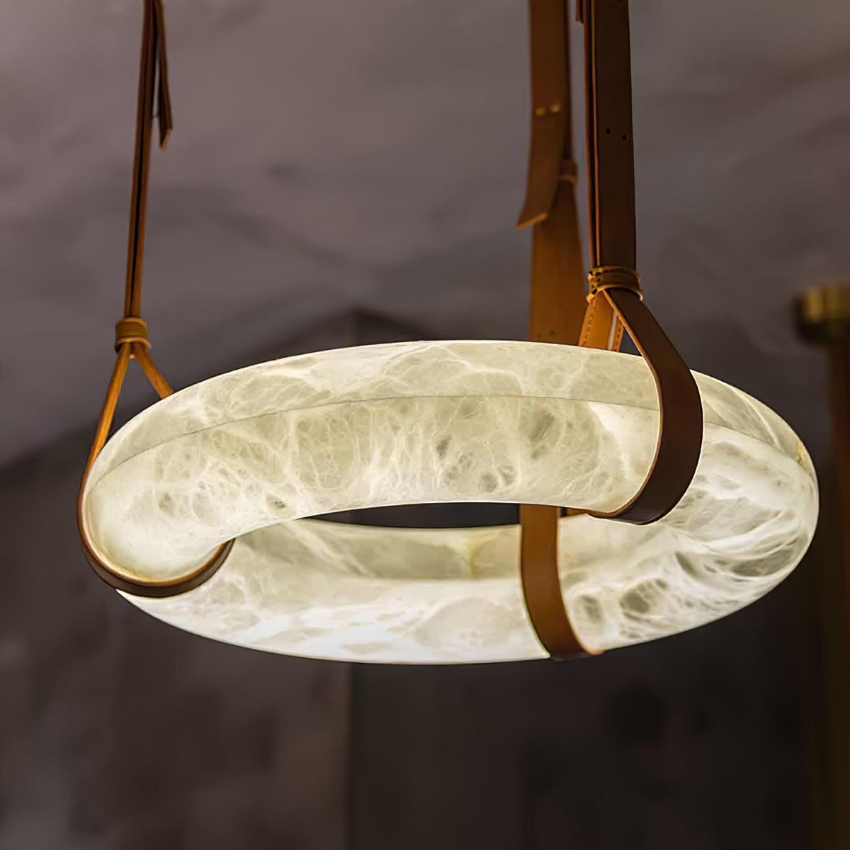 Oslo lampa wisząca Alabaster Ring Straps skandynawski