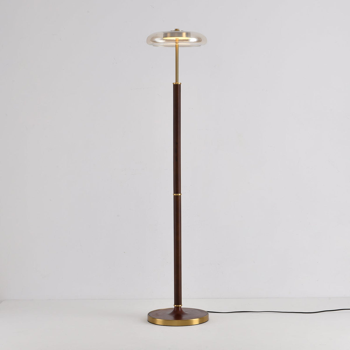 Lean minimalistyczna lampa stojąca