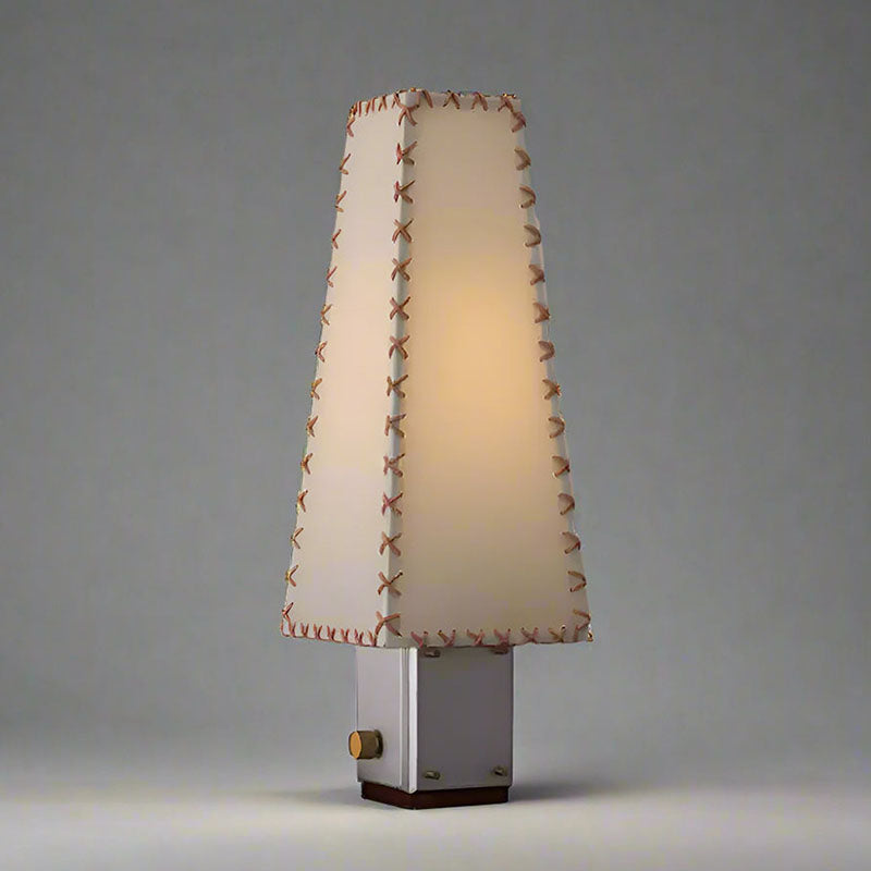 Stitcher lampa stołowa