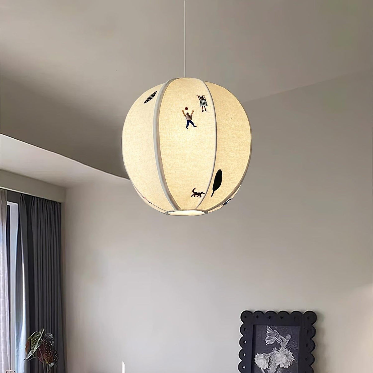Elva lampa wisząca w kształcie papierowej kuli z rysunkiem