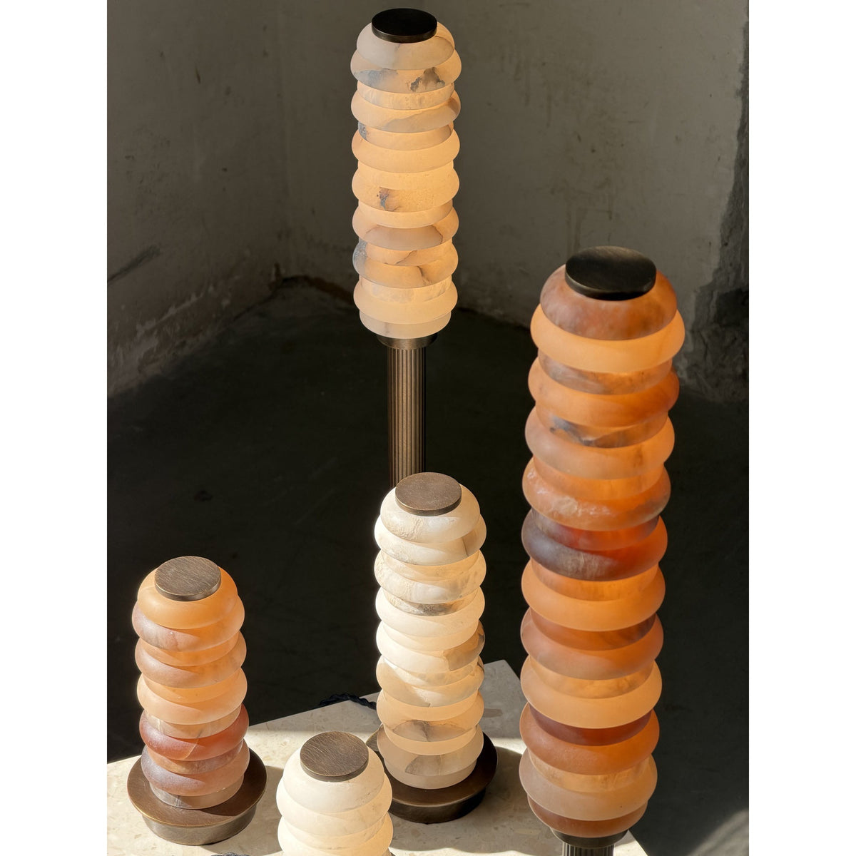 Albuira lampa stołowa z alabastrem