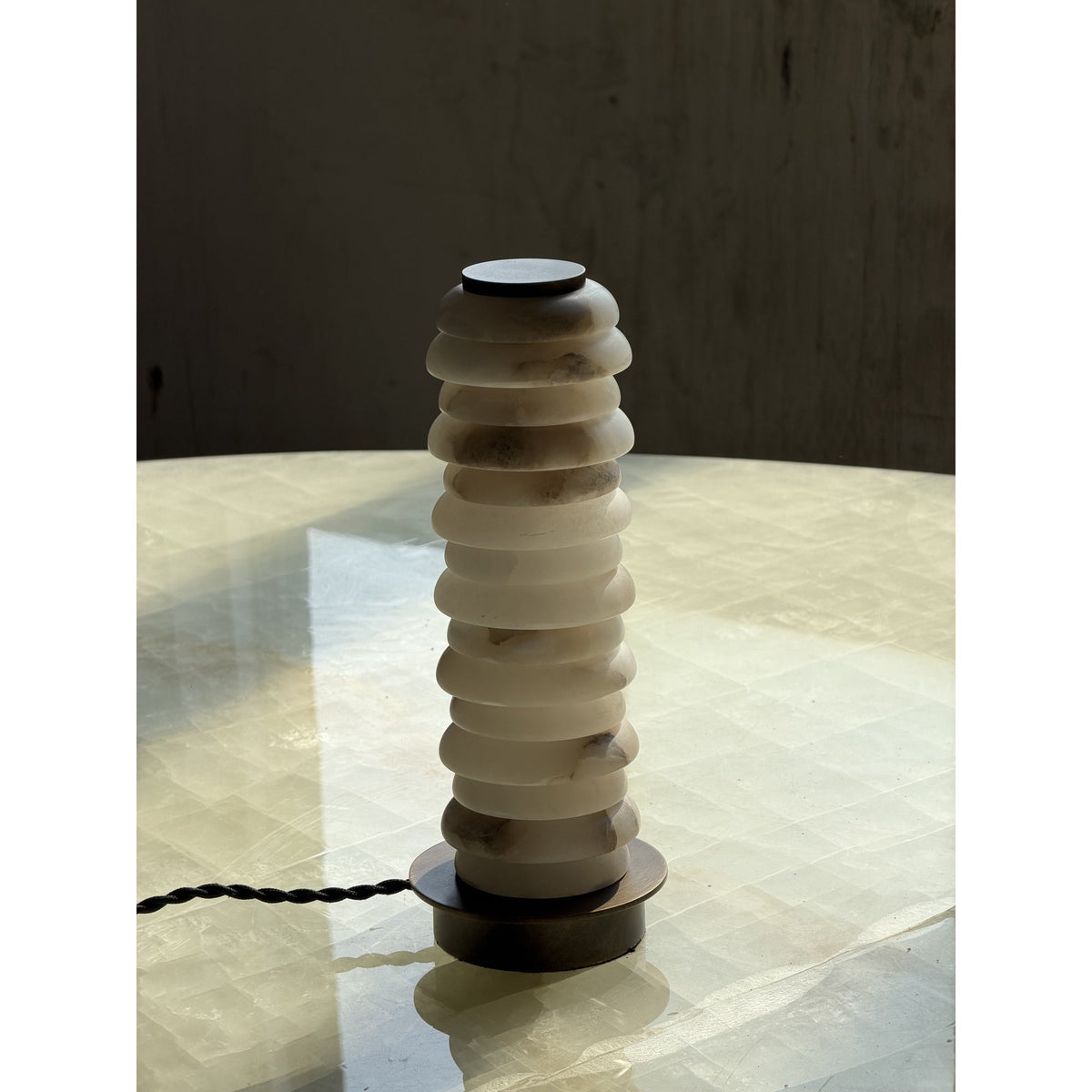 Albuira lampa stołowa z alabastrem