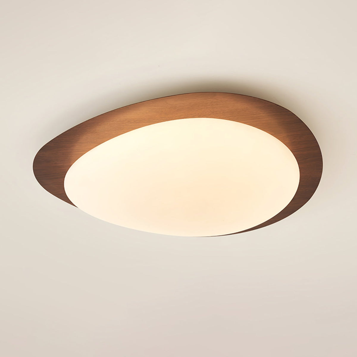 Sylenia lampa sufitowa Pebble orzechowe drewno akryl LED