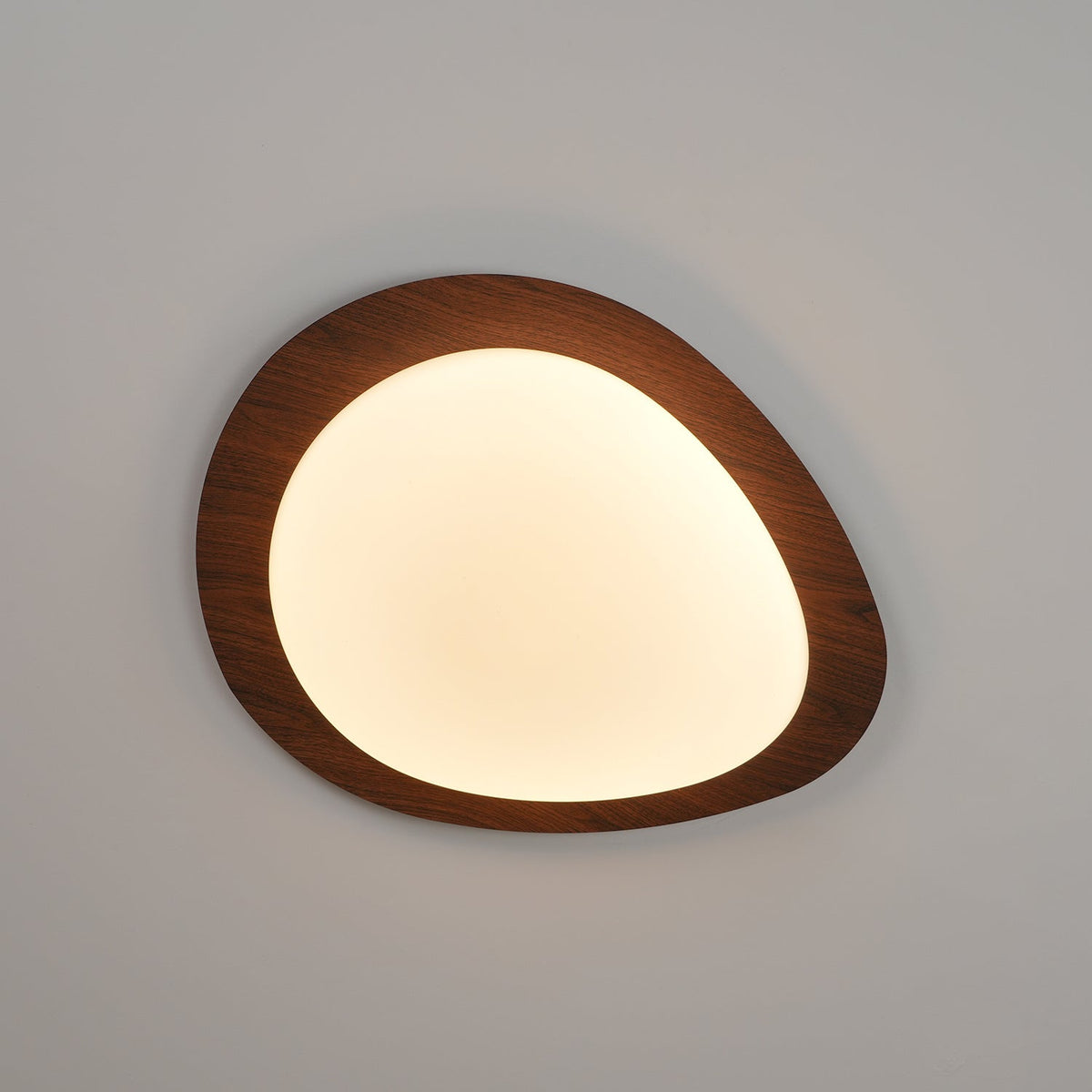 Sylenia lampa sufitowa Pebble orzechowe drewno akryl LED