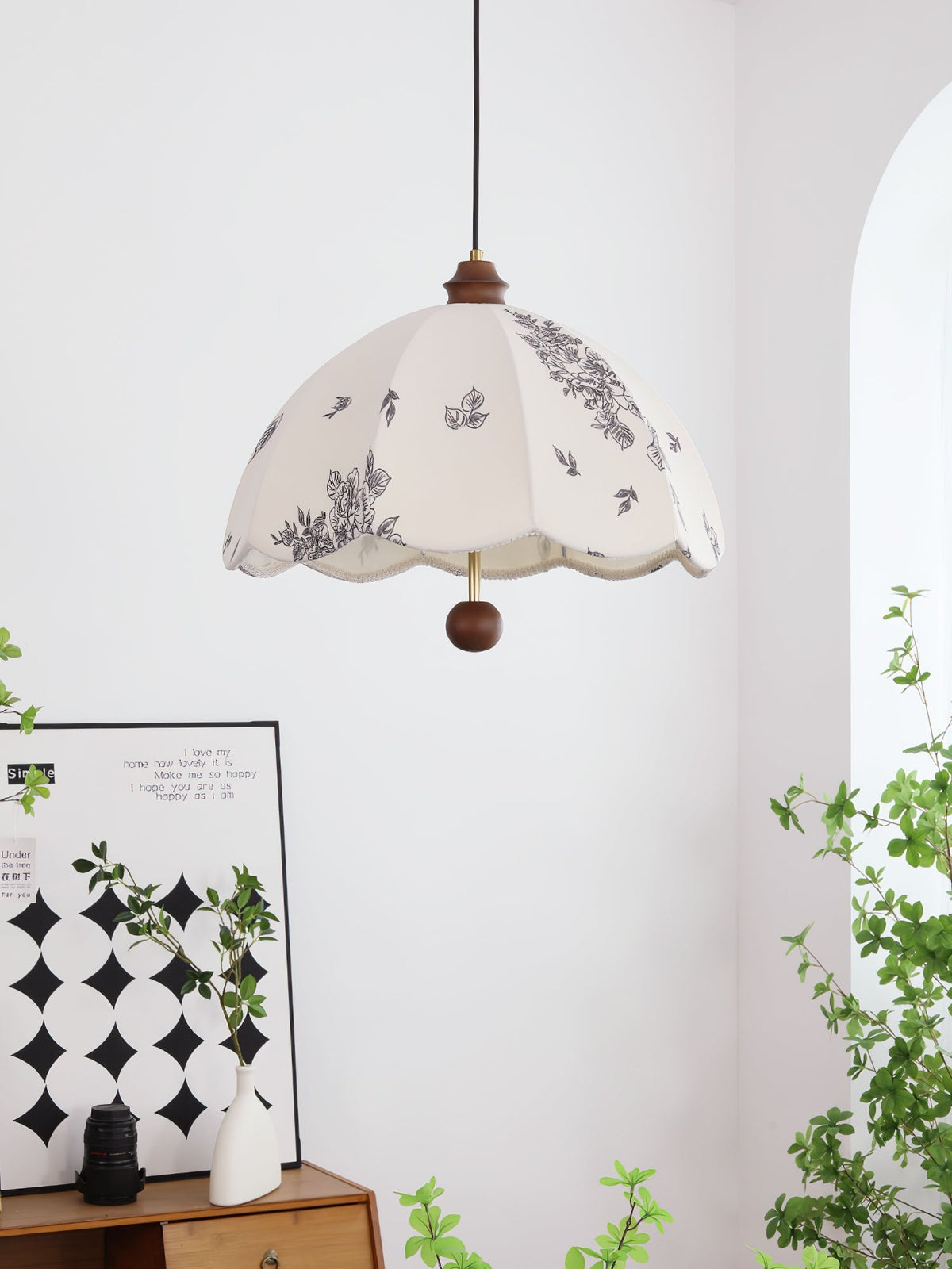 Vevenir Petal Whisper drewniana lampa wisząca ze szkła i płótna