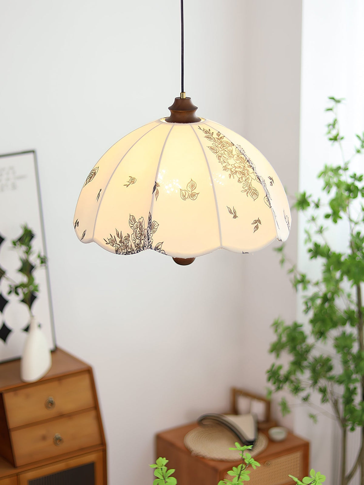 Vevenir Petal Whisper drewniana lampa wisząca ze szkła i płótna