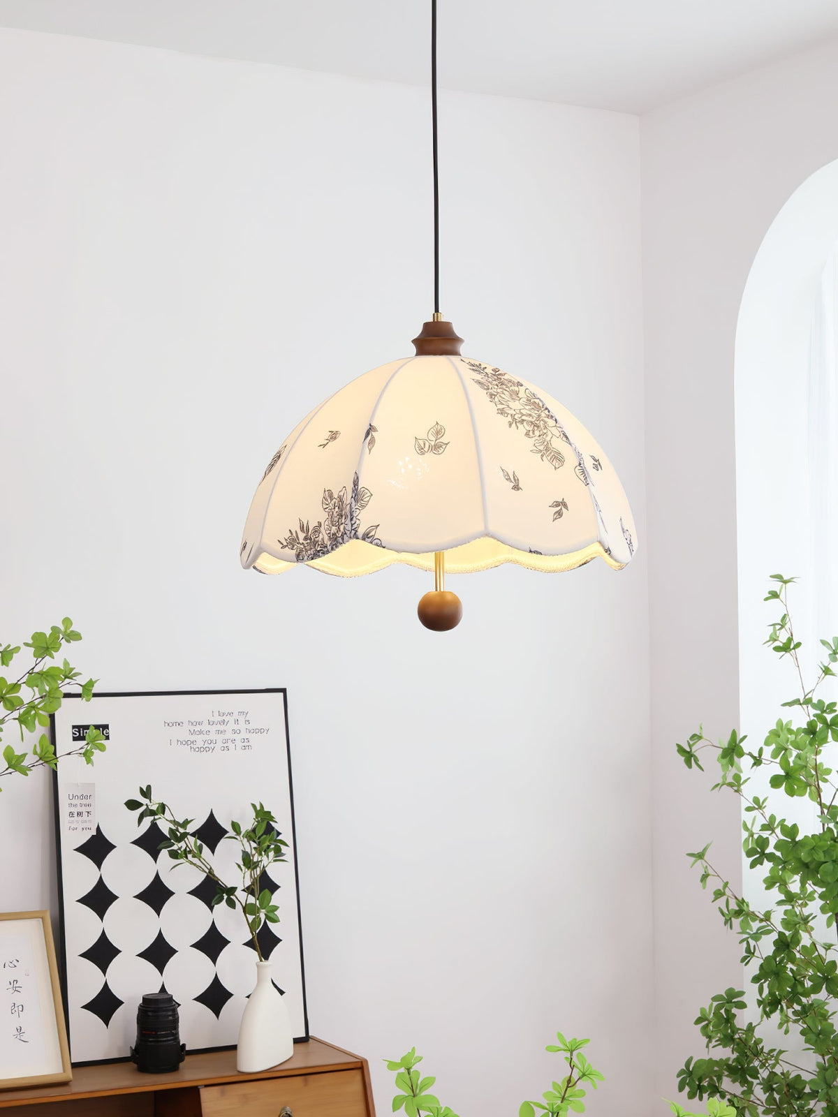 Vevenir Petal Whisper drewniana lampa wisząca ze szkła i płótna