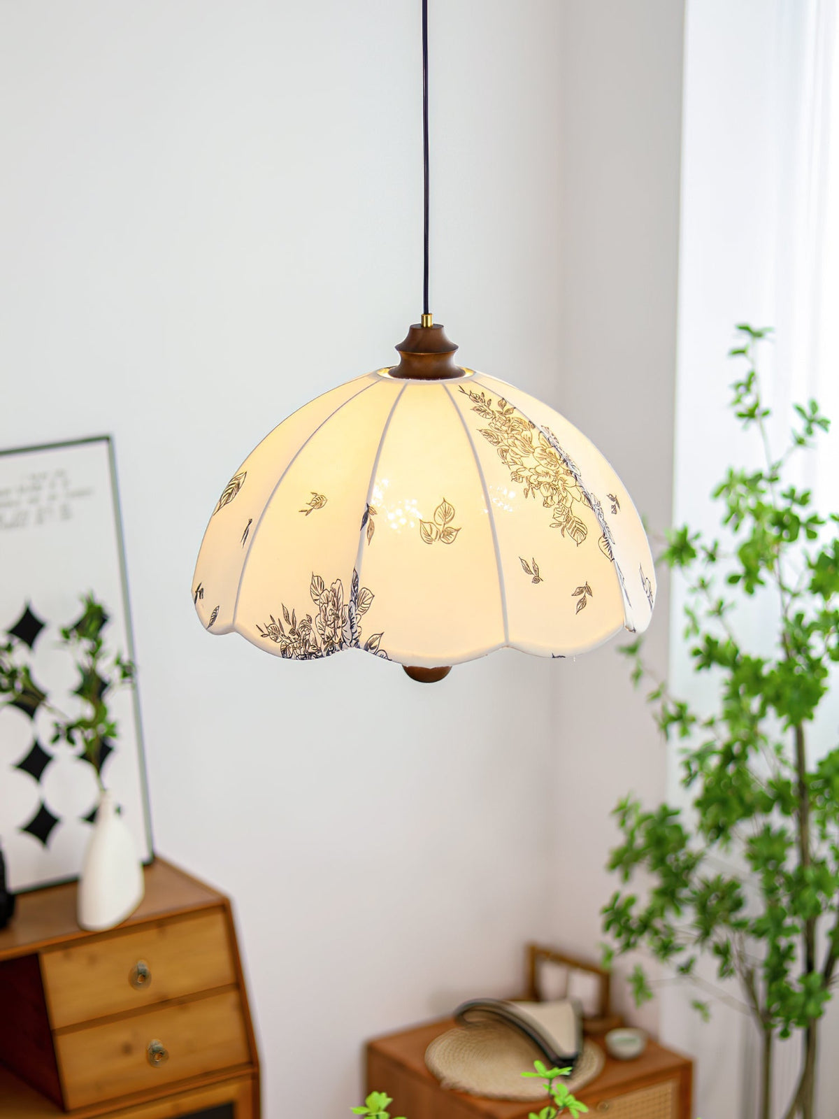 Vevenir Petal Whisper drewniana lampa wisząca ze szkła i płótna
