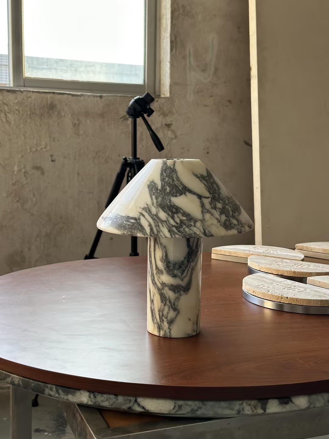 Lampa stołowa Veinir ze szkła