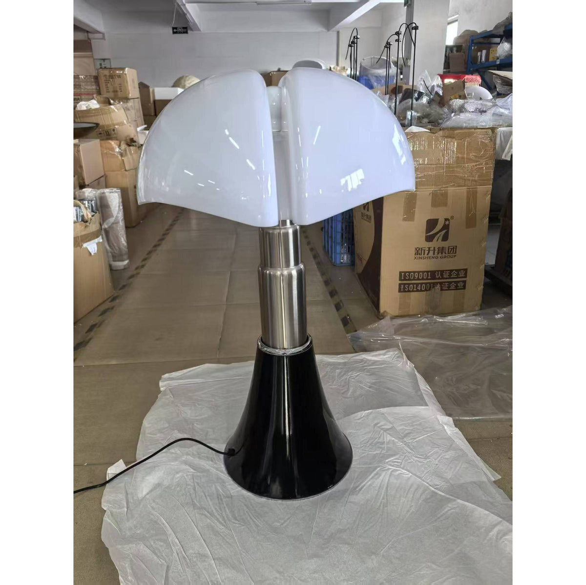 Flaria lampa stołowa