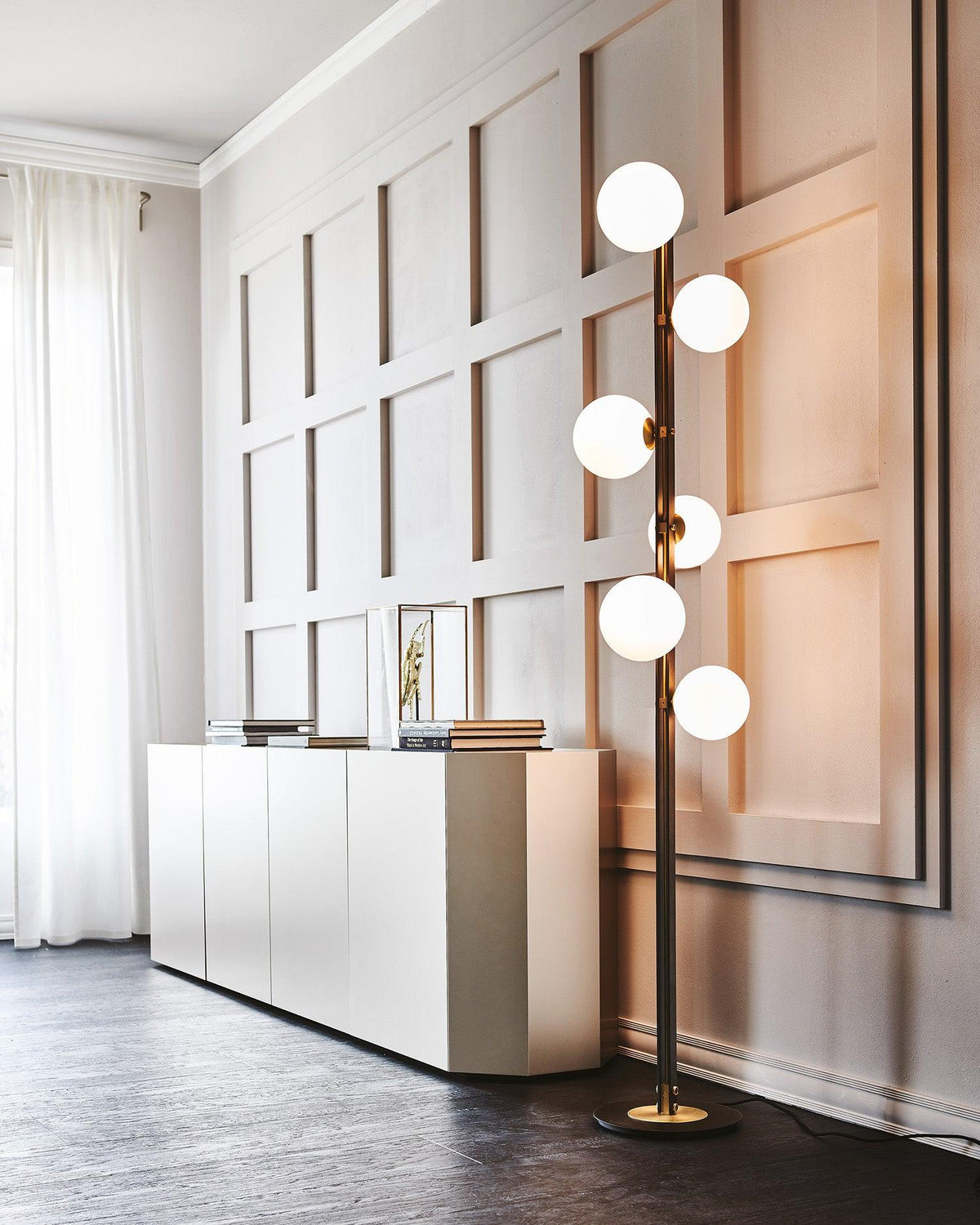 Eireneria elegancka lampa stojąca ze szkła