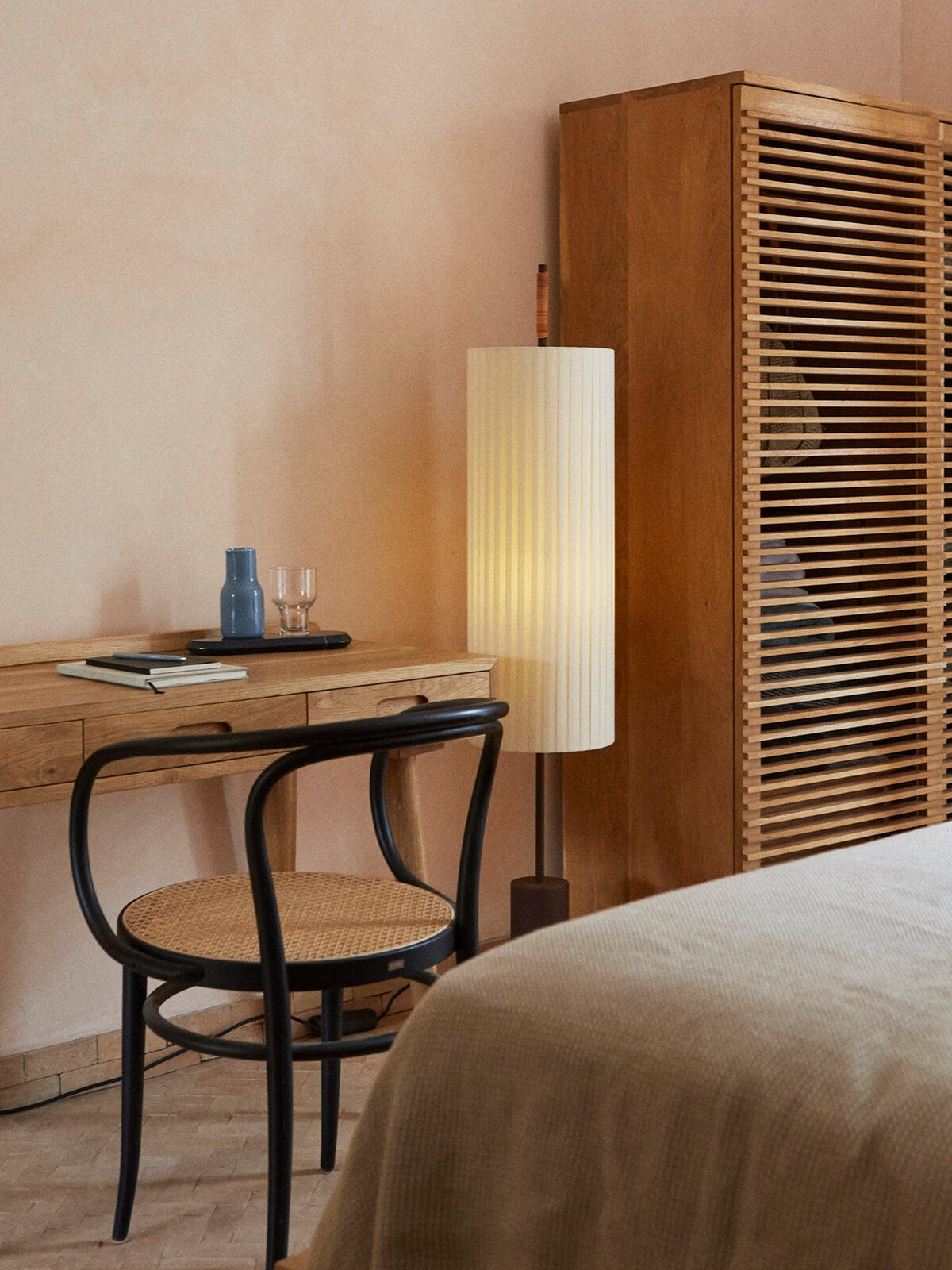 Novalise zewnętrzna lampa stojąca cylindryczna z abażurową osłoną w stylu nowoczesnym minimalistycznym